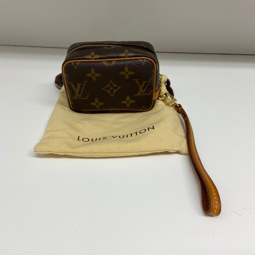 Louis Vuitton Monogram Wapity Pouch
